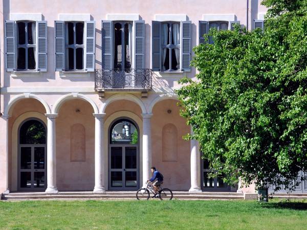 Ambiente. Il Comune dà l'esempio riducendo i consumi e creando un vademecum di buone pratiche per il risparmio energetico