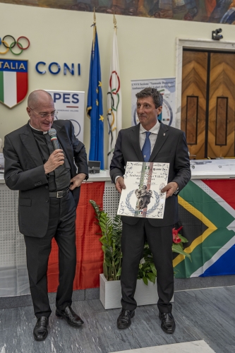 Premio “Ambasciatore dei Valori Sociali” al Mons. Walter Trovato.